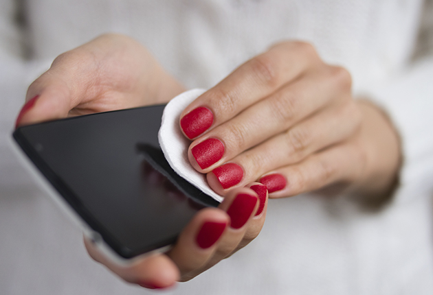 Trucchi per pulire lo schermo di smartphone e tablet