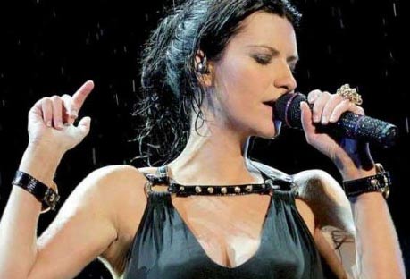 Laura Pausini: “Il mio uomo ideale? Viso buono, ma a letto un gran maiale”