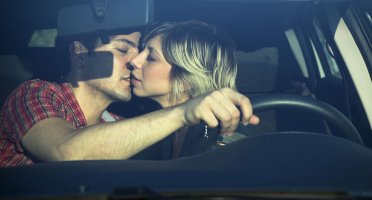 80 euro di multa per un bacio