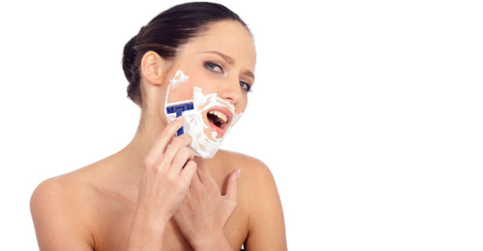 Donne, per una pelle bella liscia fatevi la barba. Consiglio del dermatologo