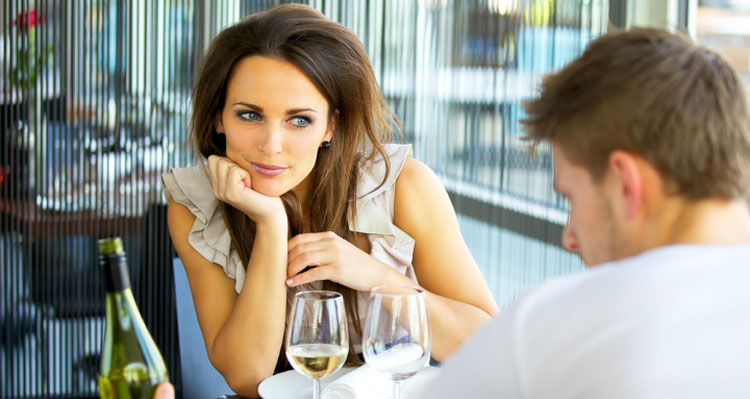 3 consigli efficaci su come far cadere ai tuoi piedi una ragazza che ti piace