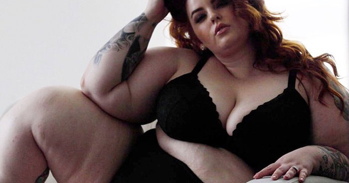 Modella “curvy” criticata ferocemente dalla rete. Lei però risponde a tono