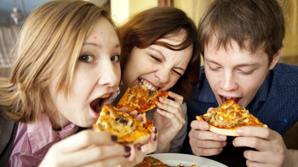Alimentazione ed acne, quali sono i cibi da evitare