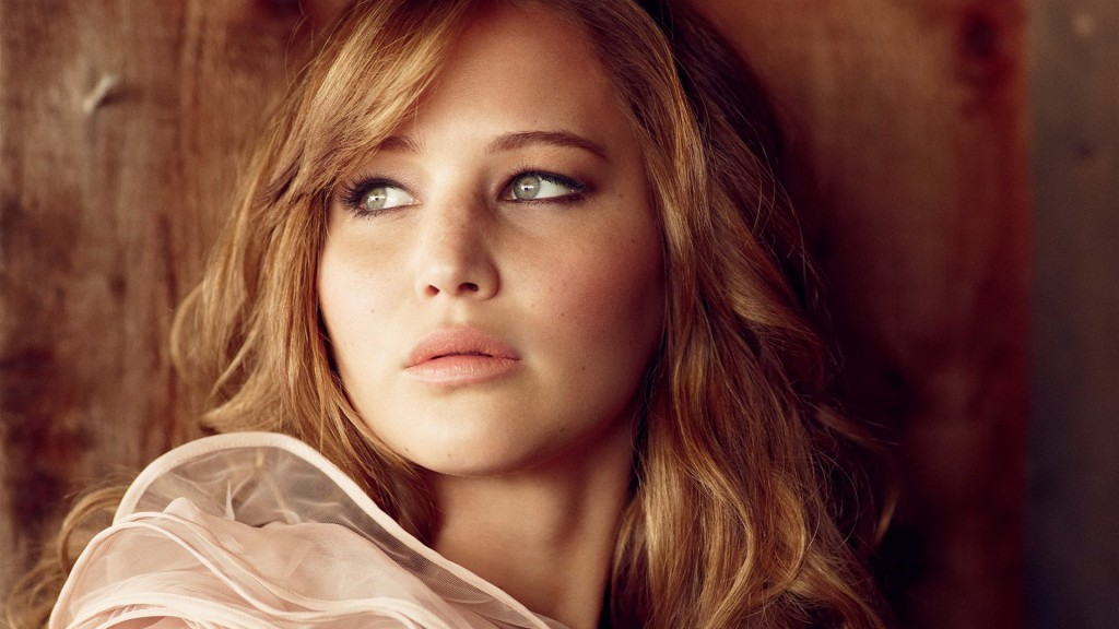 L’attrice Jennifer Lawrence: “Prima di girare scene calde, mi ubriaco”