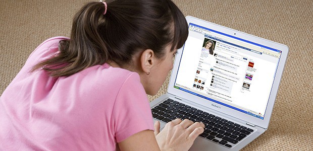Insultata per la sua foto su Facebook, studentessa si difende così…