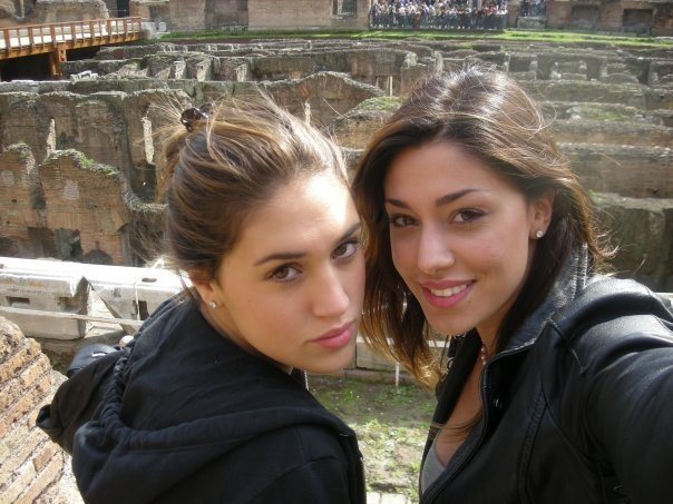 Belen e la sorella litigano per Stefano De Martino