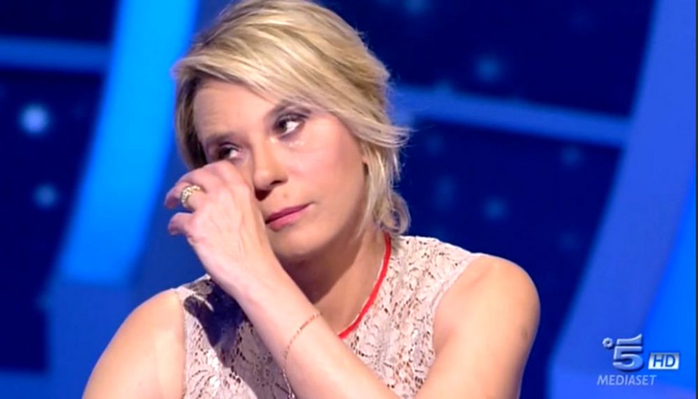 Maria De Filippi non trattiene le lacrime, ecco il suo dramma