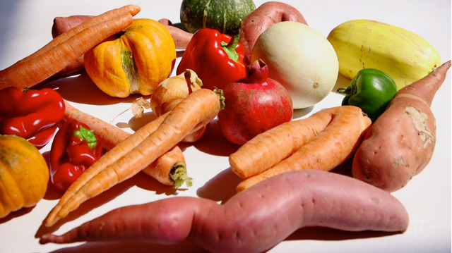 Frutta “brutta” ma scontata, successo in barba alle forme