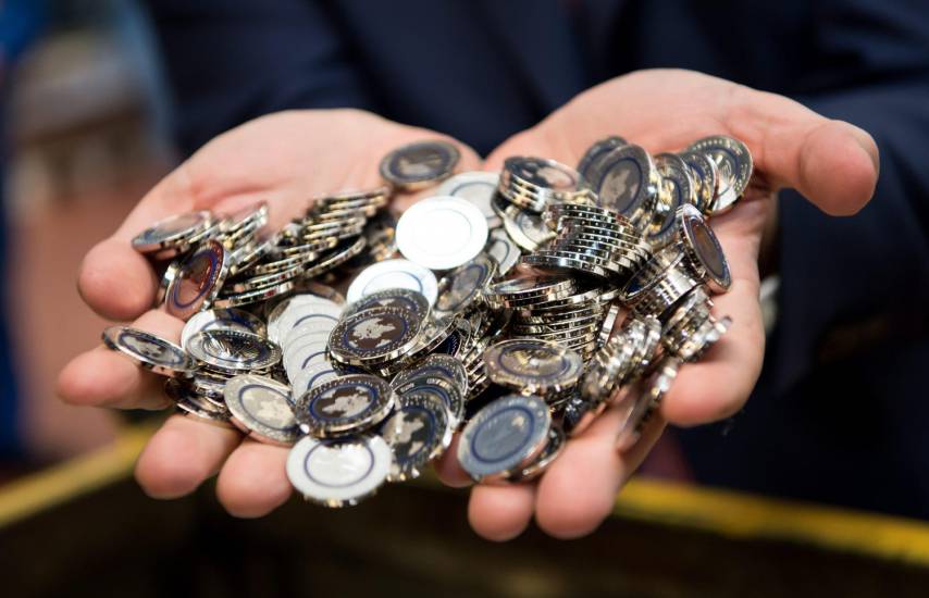 Addio 5 euro di carta, arriva la nuova moneta