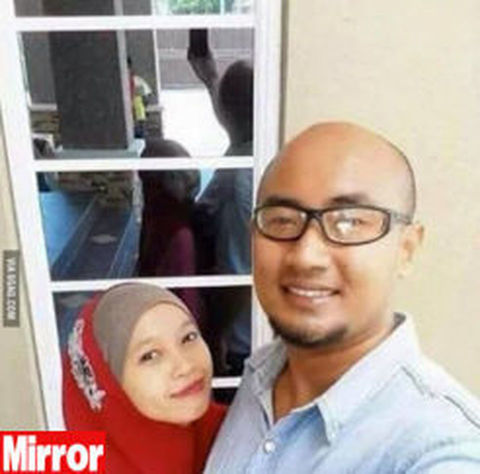 Si fanno un selfie, compare un fantasma