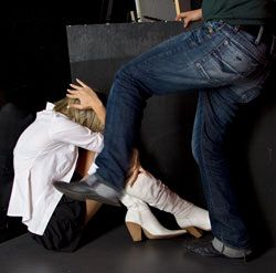 Ricerca choc: 5 ragazzi su 10 picchiano le fidanzate