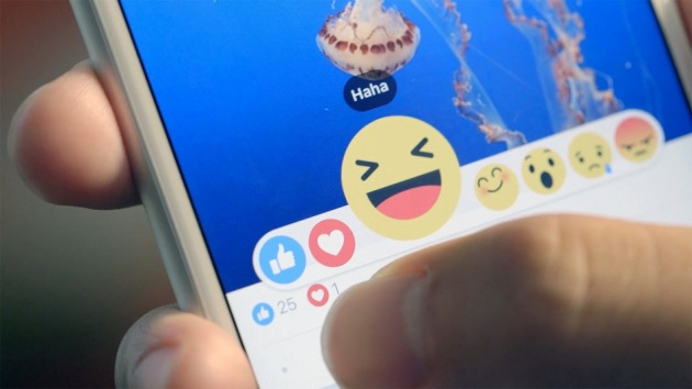 Facebook, virus a luci rosse minaccia pc e cellulari