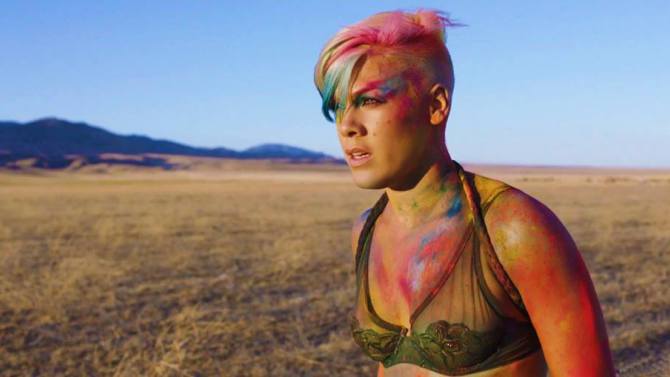 P!nk, il lyric video di “Just Like Fire”