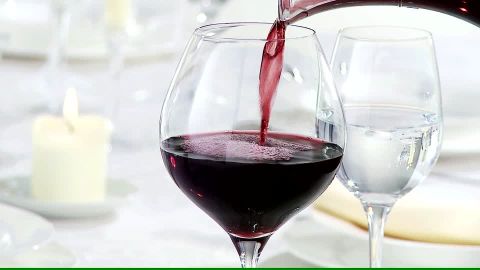 Inventato prodotto che trasforma l’acqua in vino