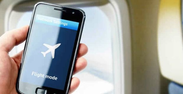 Modalità aereo sul cellulare, il vero motivo perché viene chiesto di abilitarla in volo