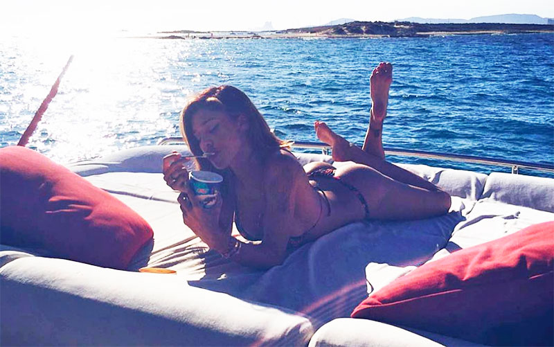 L’ira di Belen su Instagram: “Nessun flirt, solo relax e famiglia”