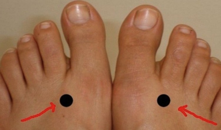 Stimolare questi punti sui piedi migliora la salute, scopri quali problemi puoi risolvere
