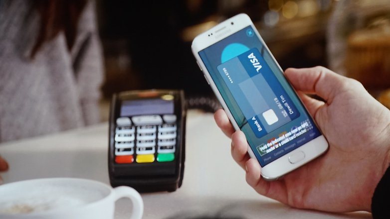 Addio banconote: tutti (o quasi) pagheremo con il cellulare