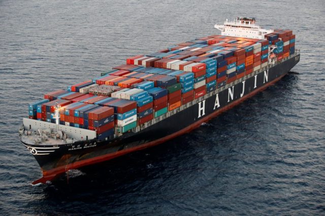 La nave costretta a vagare per l’oceano
