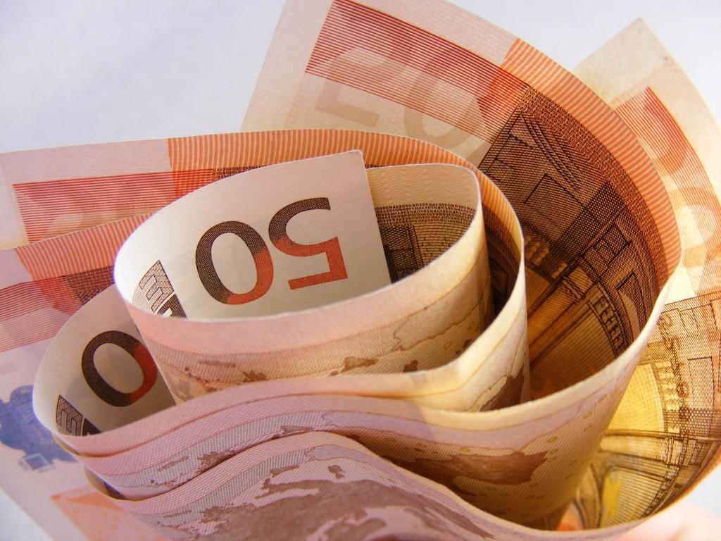 Trova 900 milioni in una casa-vacanze, ma nessuna banca li vuole accettare