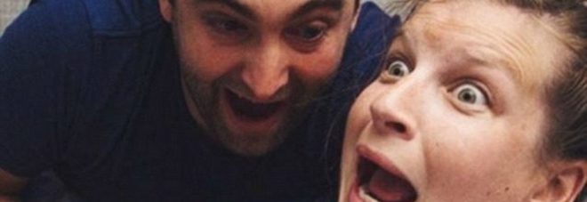 Partorisce ma non va come previsto, foto della mamma diventa virale