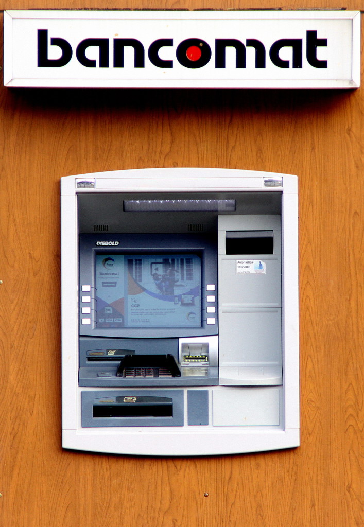 Bancomat, nuove limitazioni ai prelievi: se superati scatta la scure del fisco