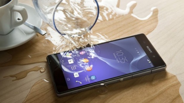 In Giappone cellulari tutti impermeabili, ma non per la pioggia…
