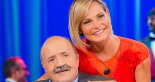 Simona Ventura piange per Bettarini: “Mi tradiva con le mie colleghe”