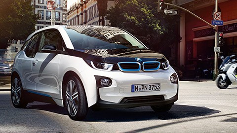 Boom di auto elettriche, Bmw tocca quota 100 mila
