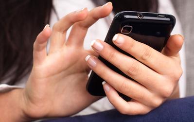 Quanto controlliamo i cellulari ogni giorno: 9 miliardi di volte
