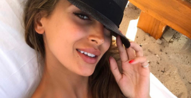 Cristina Buccino super sexy, il seno straborda dal bikini [FOTO]