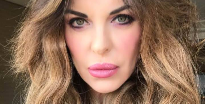 Alba Parietti pubblica le sue foto in bikini