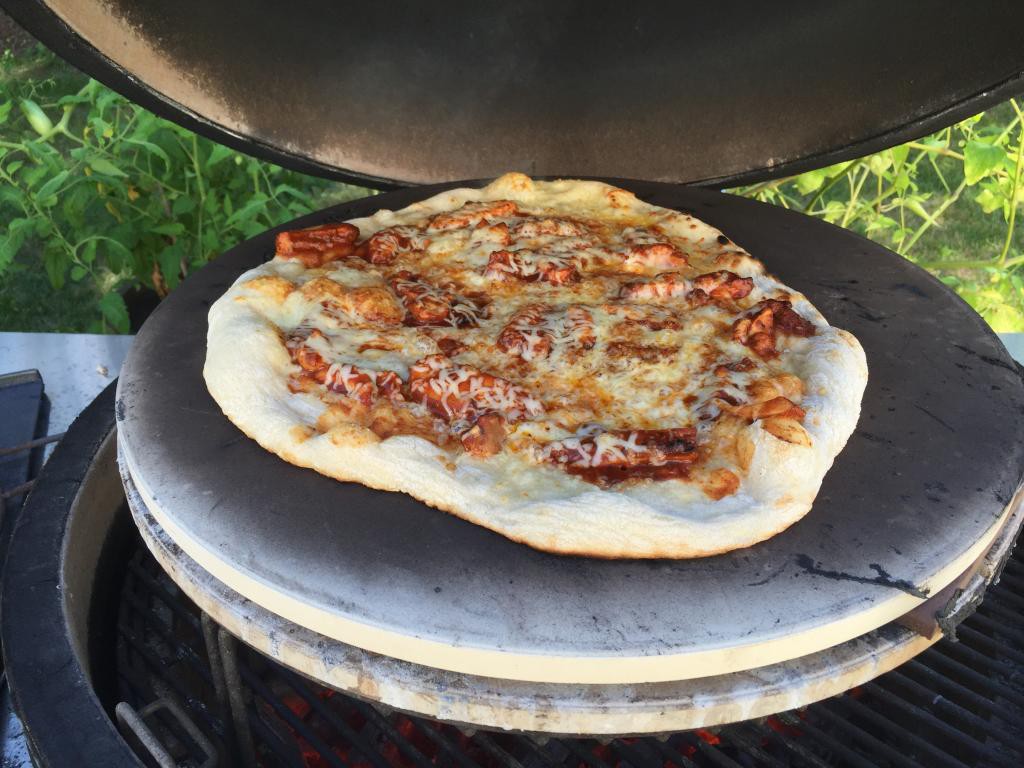 Kamado, la griglia che cucina anche la pizza, in arrivo dal giappone