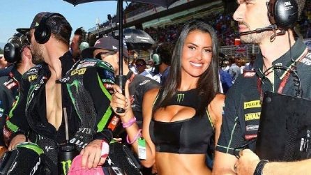 Chi è Eva Padlock, la sexy ombrellina della superbike