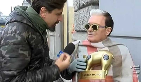Striscia La Notizia, Cristiano Malgioglio: “Con le docce volevo fare eccitare”