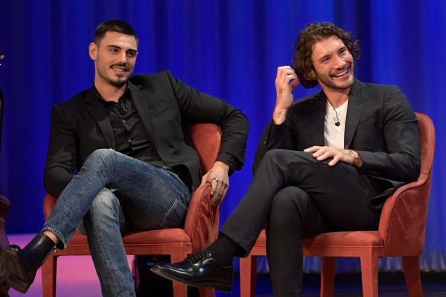 Maurizio Costanzo Show, Stefano De Martino su Cecilia: “Chi non ha mai tradito?”