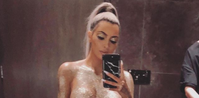 Kim Kardahian nuda allo specchio, il selfie hot [FOTO]