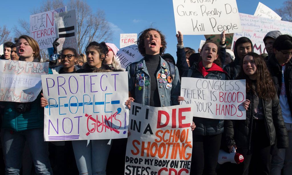 Corteo contro le armi negli Usa: 500 mila studenti a Washington